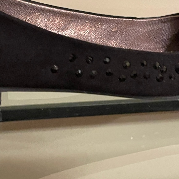 Guess size 7.5 faux suede beaded flats - Picture 8 of 9
